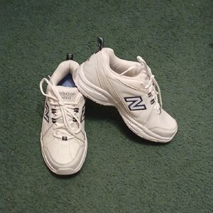 Woman's New Balance Shoes 9 1/2